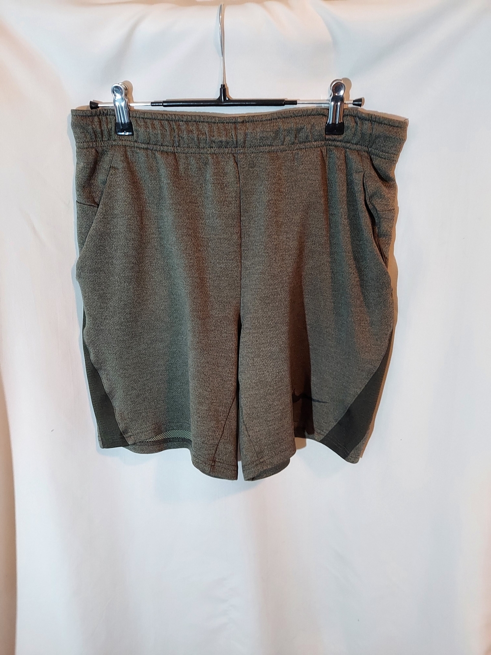 Nike Men’s Dri-FIT Training Shorts Olive Gray Heather Size M